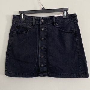 Never worn American Eagle size 8, super hi-rise a-line button up jean skirt